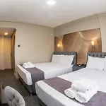 Hotel Loyal